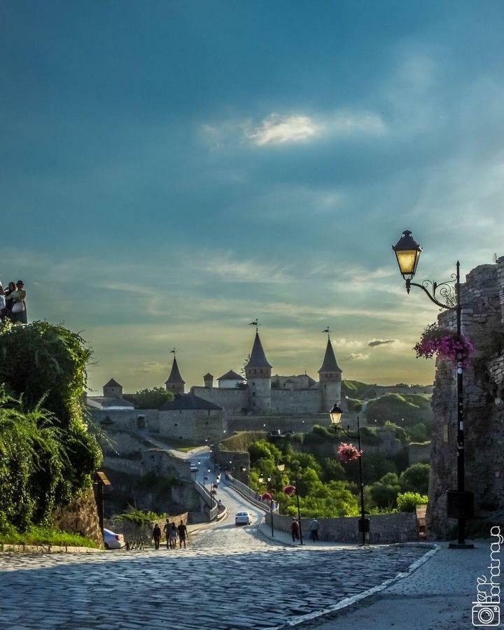 Апартаменты На Старобульварной Kamyanets-Podilski Dış mekan fotoğraf