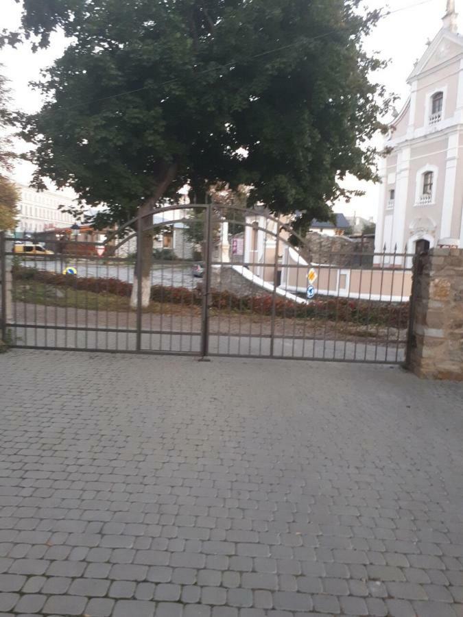 Апартаменты На Старобульварной Kamyanets-Podilski Dış mekan fotoğraf